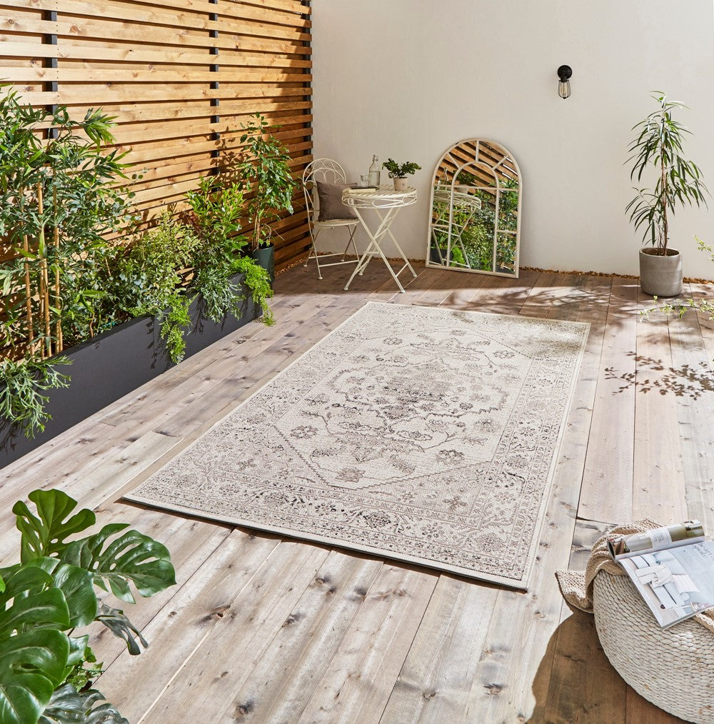 Miami Indoor Outdoor Traditional Rug Ivory Black 19517